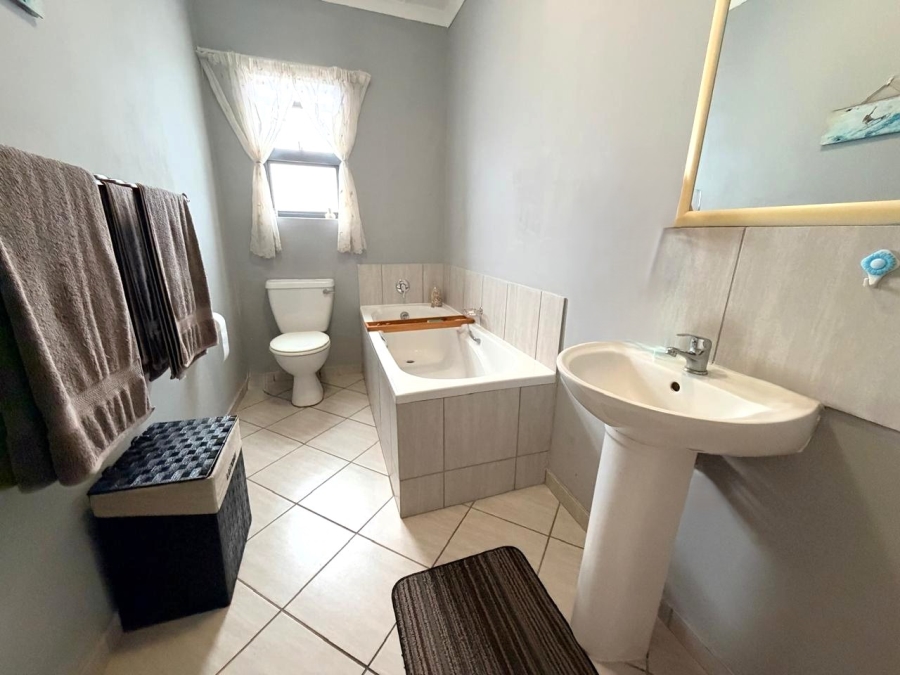 3 Bedroom Property for Sale in Kidds Beach Eastern Cape